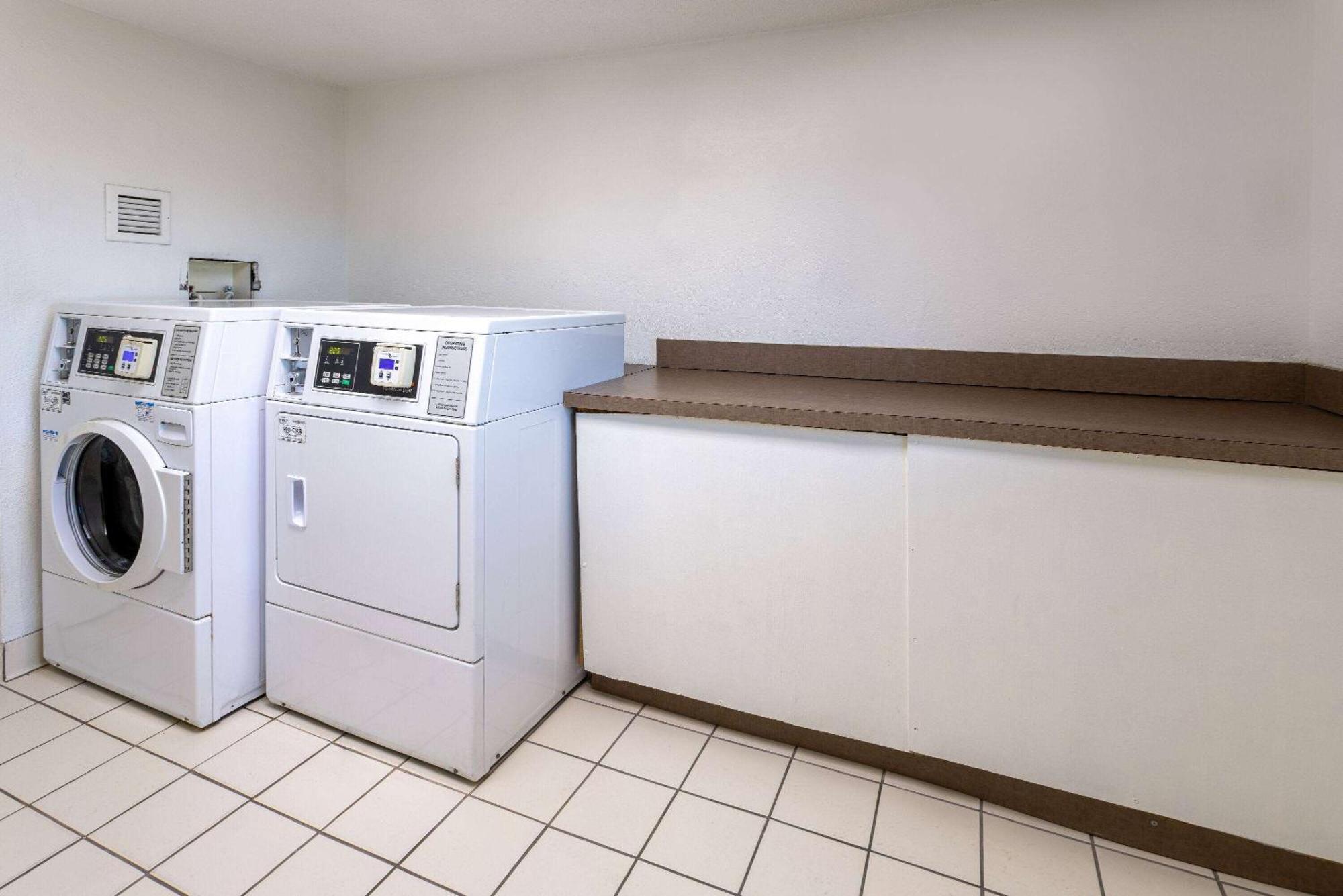 Baymont By Wyndham Camp Lejeune Jacksonville Exterior foto