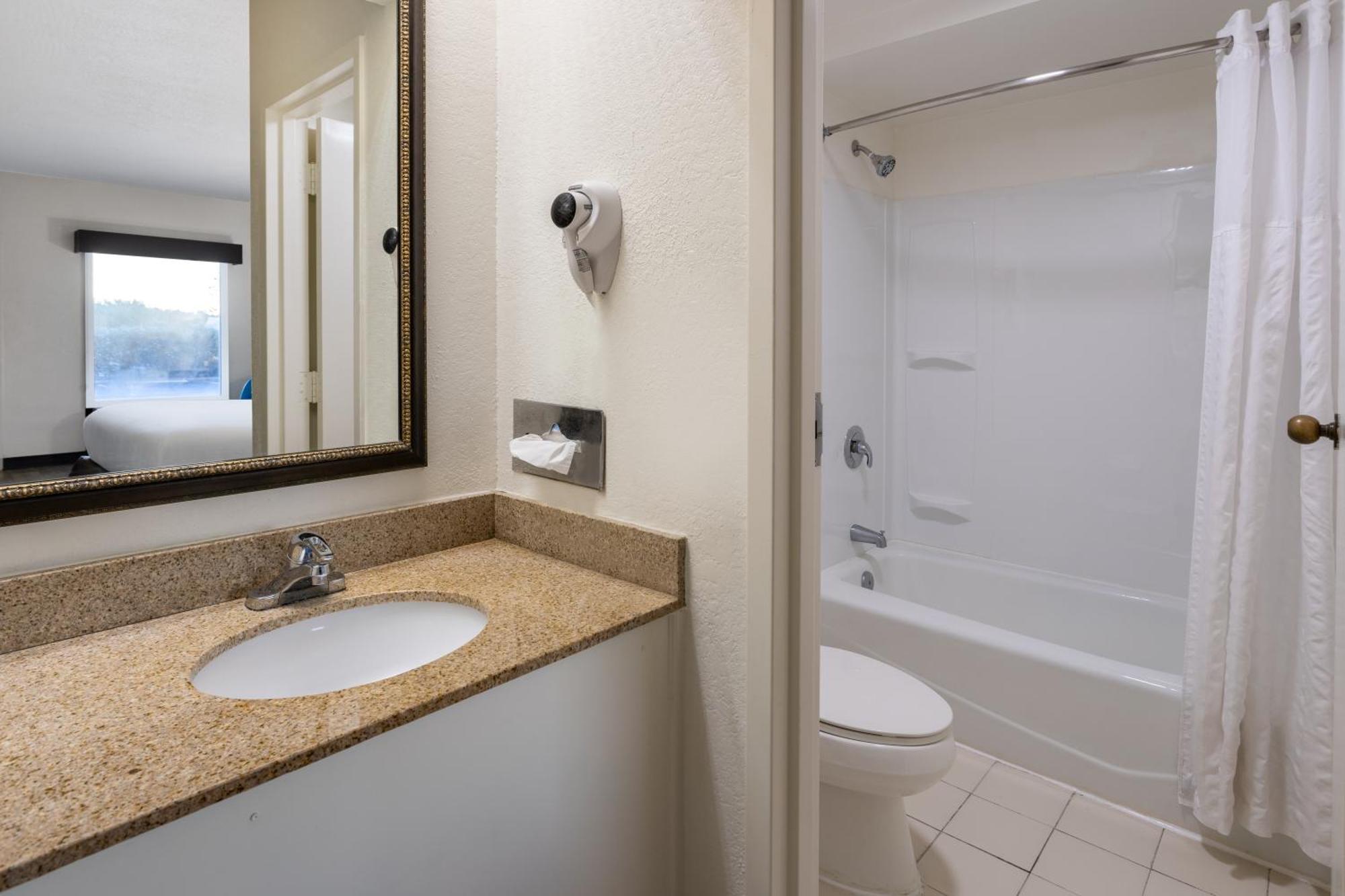 Baymont By Wyndham Camp Lejeune Jacksonville Exterior foto